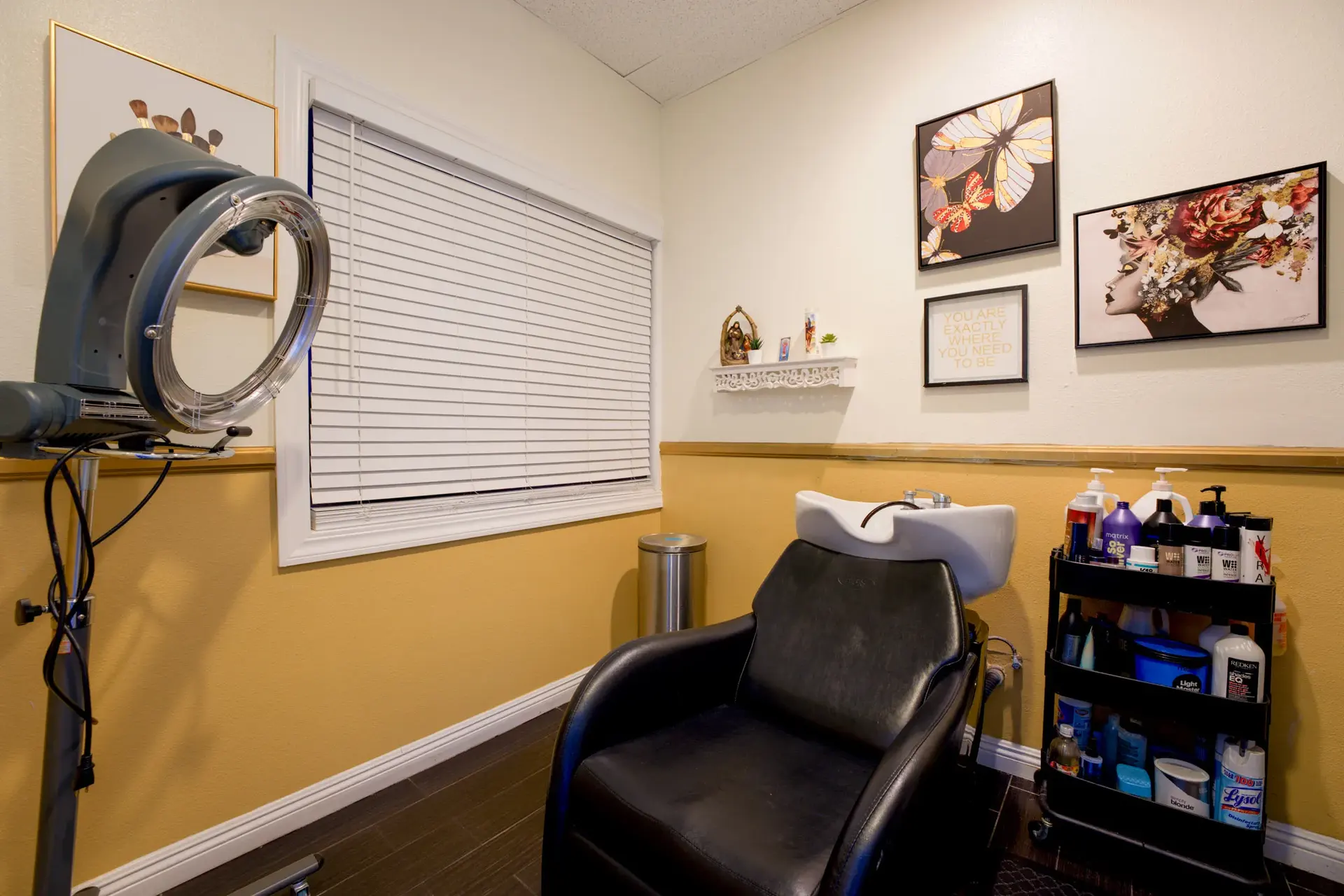 Hair wash and rinse station at F&J Beauty Studio in Anaheim, CA